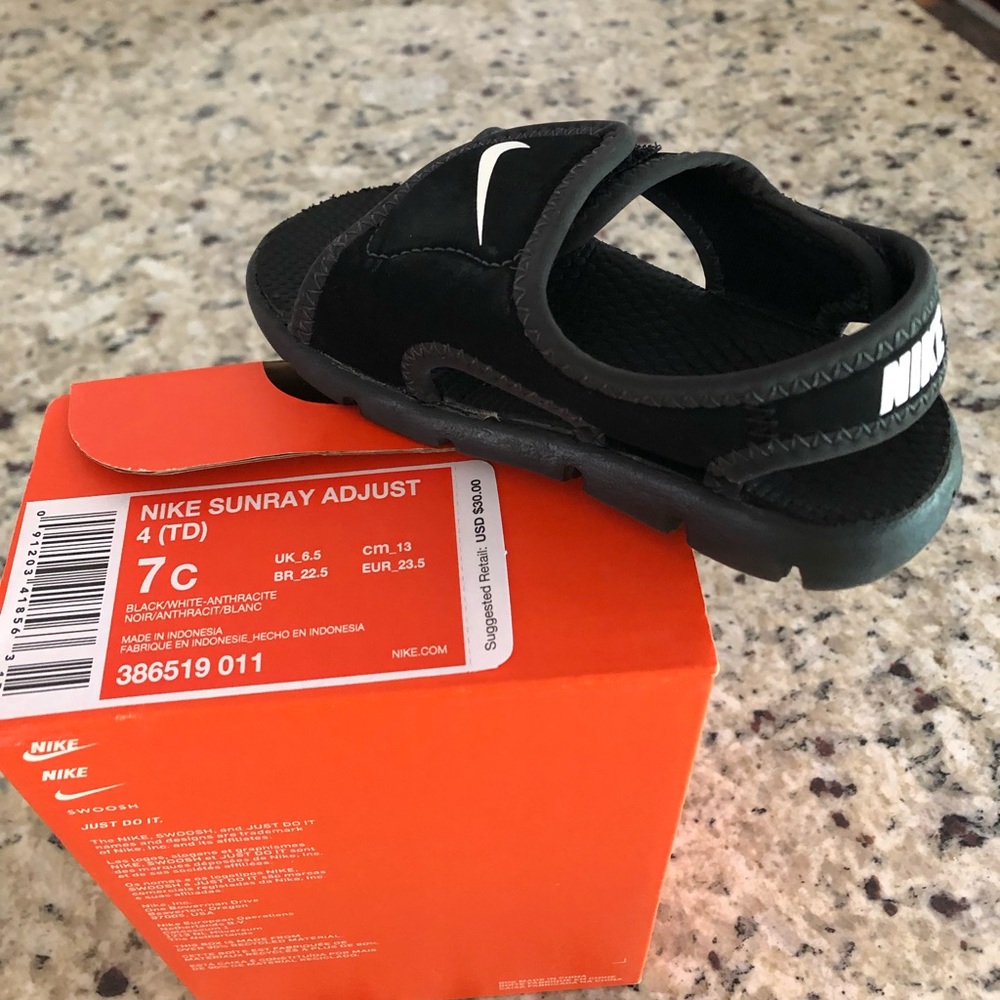 Nike toddler sandals size 7 never worn